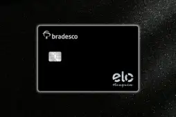 cartão bradesco elo nanquim em um fundo preto e prata
