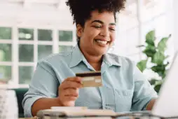 Como negociar a anuidade do cartão de crédito