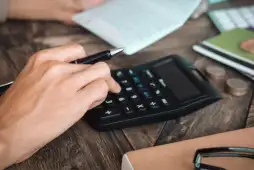 o que significa estar inadimplente