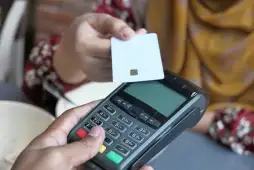 Como utilizar o cartão de crédito para obter descontos em restaurantes e entretenimento